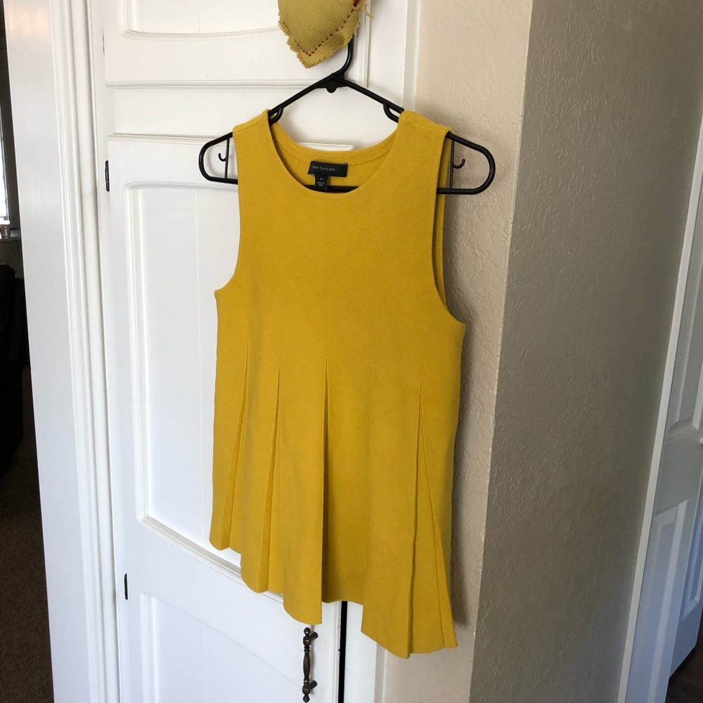 Ann Taylor 🌻 pleated mustard Top ✨